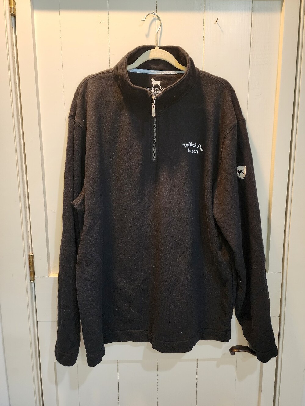 Marthas Vineyard The Black Dog Men's Black Quarter-Zip Sweatshirt